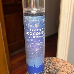 Bath and Body works Frosted Coconut Snowballs